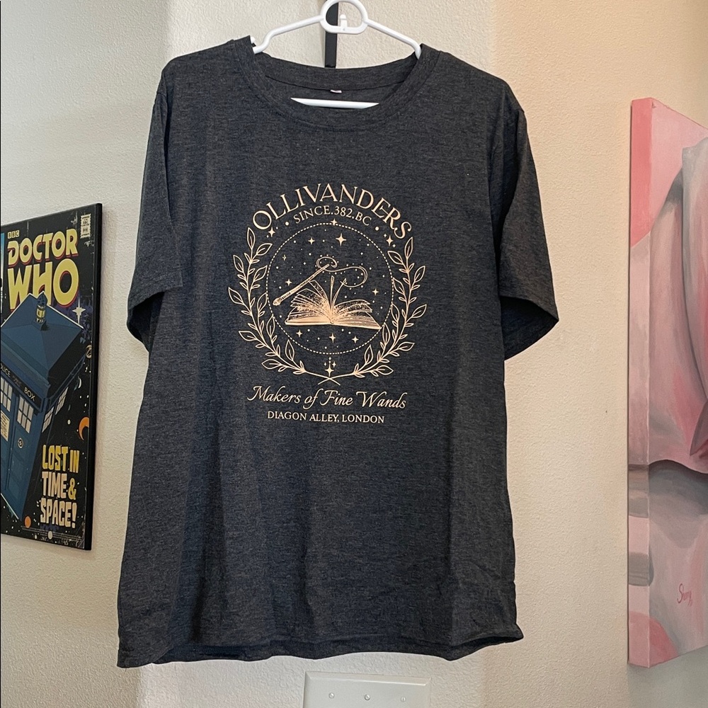 Ollivanders Graphic T-Shirt in Dark Gray